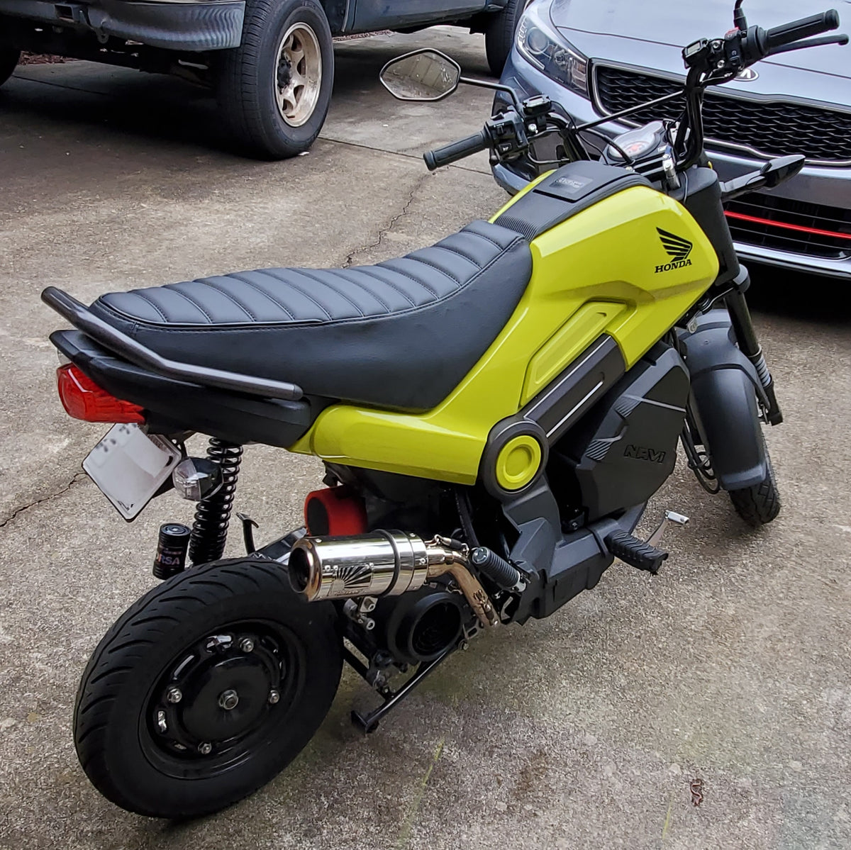 Honda Navi tuck-and-roll seat cover with piping