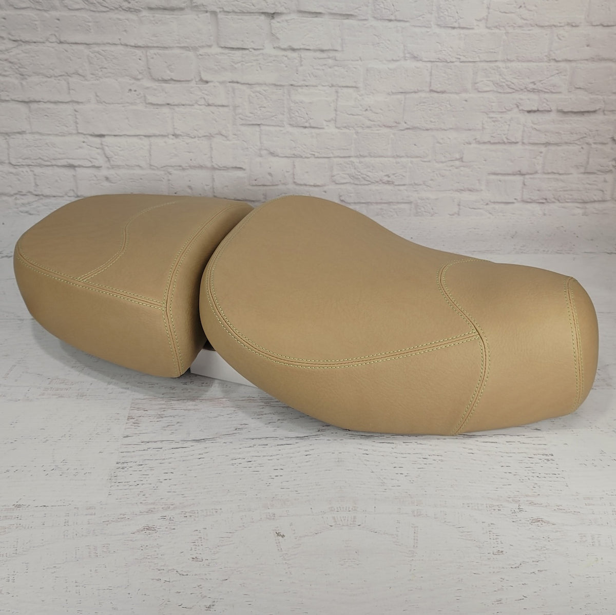 Vespa LXV camel seat cover French seams detail